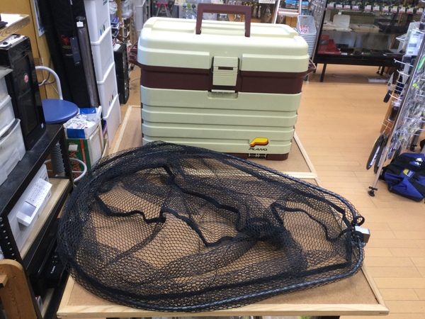 【最新釣具買取情報☆第３弾☆】「人気メーカーのタックルボックスとランディングネット！」買取り入荷致しました。（つりどうぐ一休　葛の葉店）サムネイル