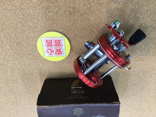 狭山店　本日の釣具買取商品　第２弾！「アブガルシア　アンバサダー　６０００　レッド（右）が、買取入荷しました！」（狭山店）サムネイル